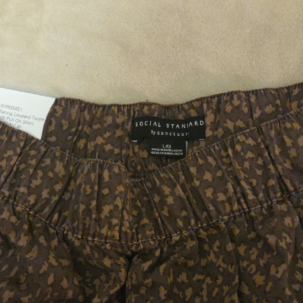 Elegant High Waist Brown Women's Shorts - Picture 2 of 3